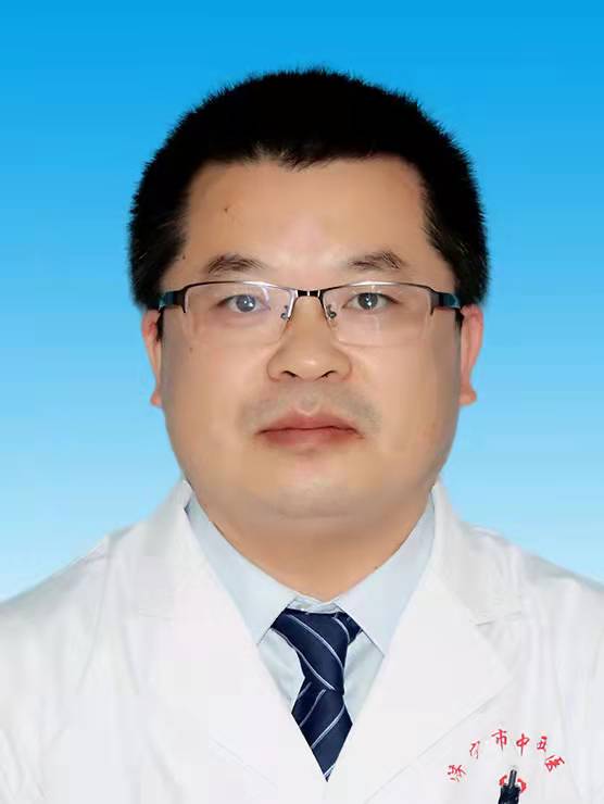李偉
